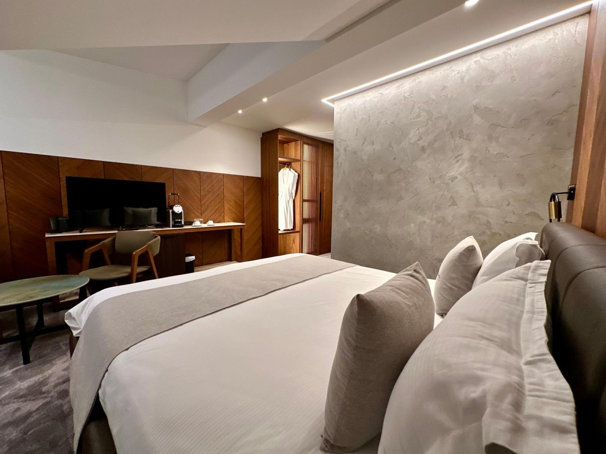 Hotel Restaurant & Spa Les Planets Les Rasses Exterior foto